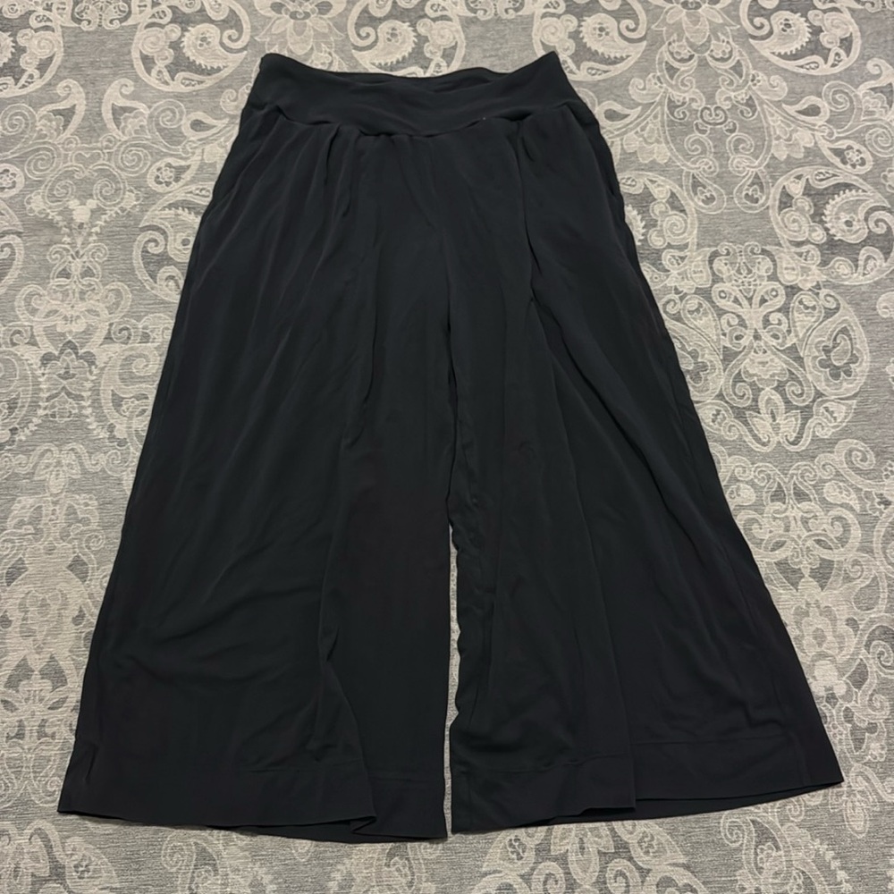 Patagonia wide leg capri pants, size Large